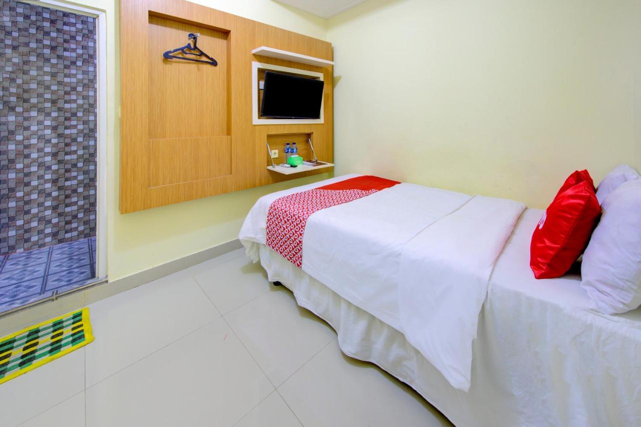 Oyo 3791 Hotel Kja Tegal  Buitenkant foto