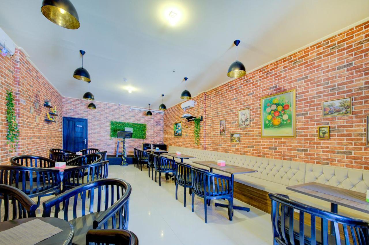 Oyo 3791 Hotel Kja Tegal  Buitenkant foto